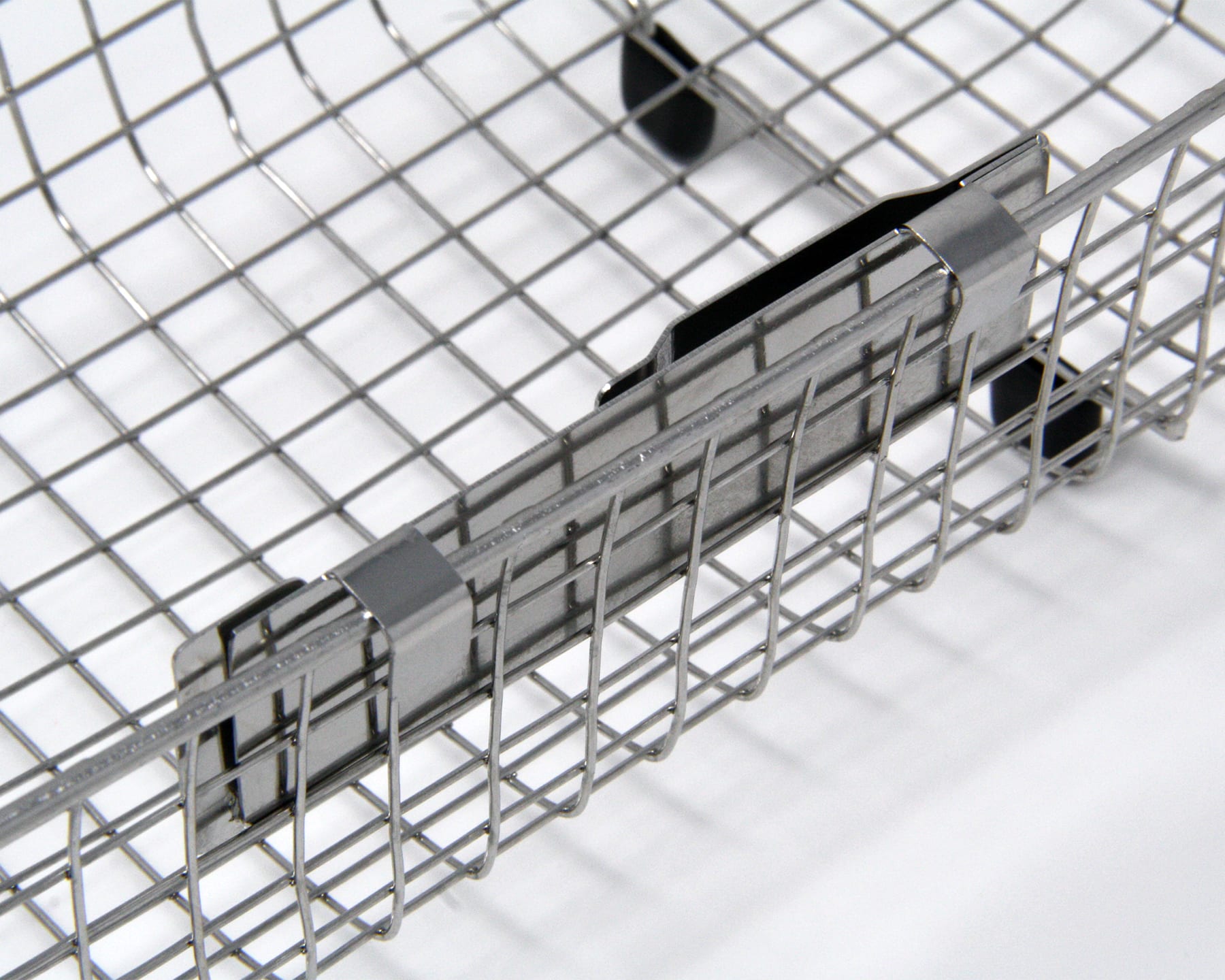 The OK-Sonic™/ WD chex™ Monitor Holder acts as a process challenge device, which covers the soil on one side of monitor while leaving the other soil spot fully exposed.